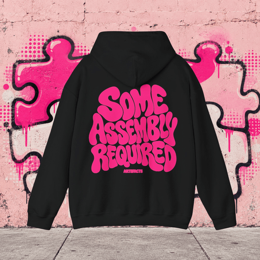 Hoodie Some Assembly Required – Asmbly, coloris noir – Artefacts