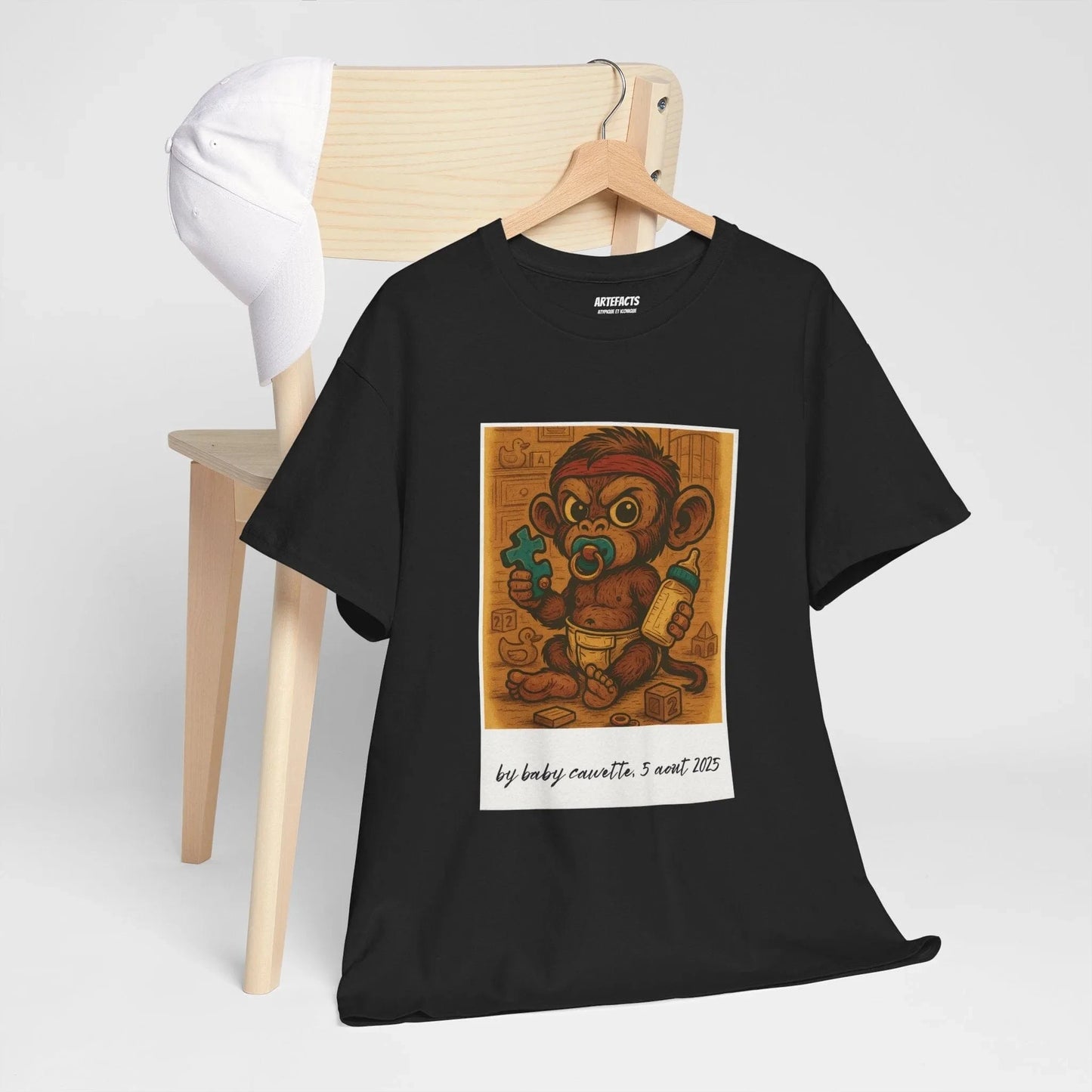 T-shirt Captain Cawette – Baby Cawette Origins (édition polaroid) T-Shirt Printify