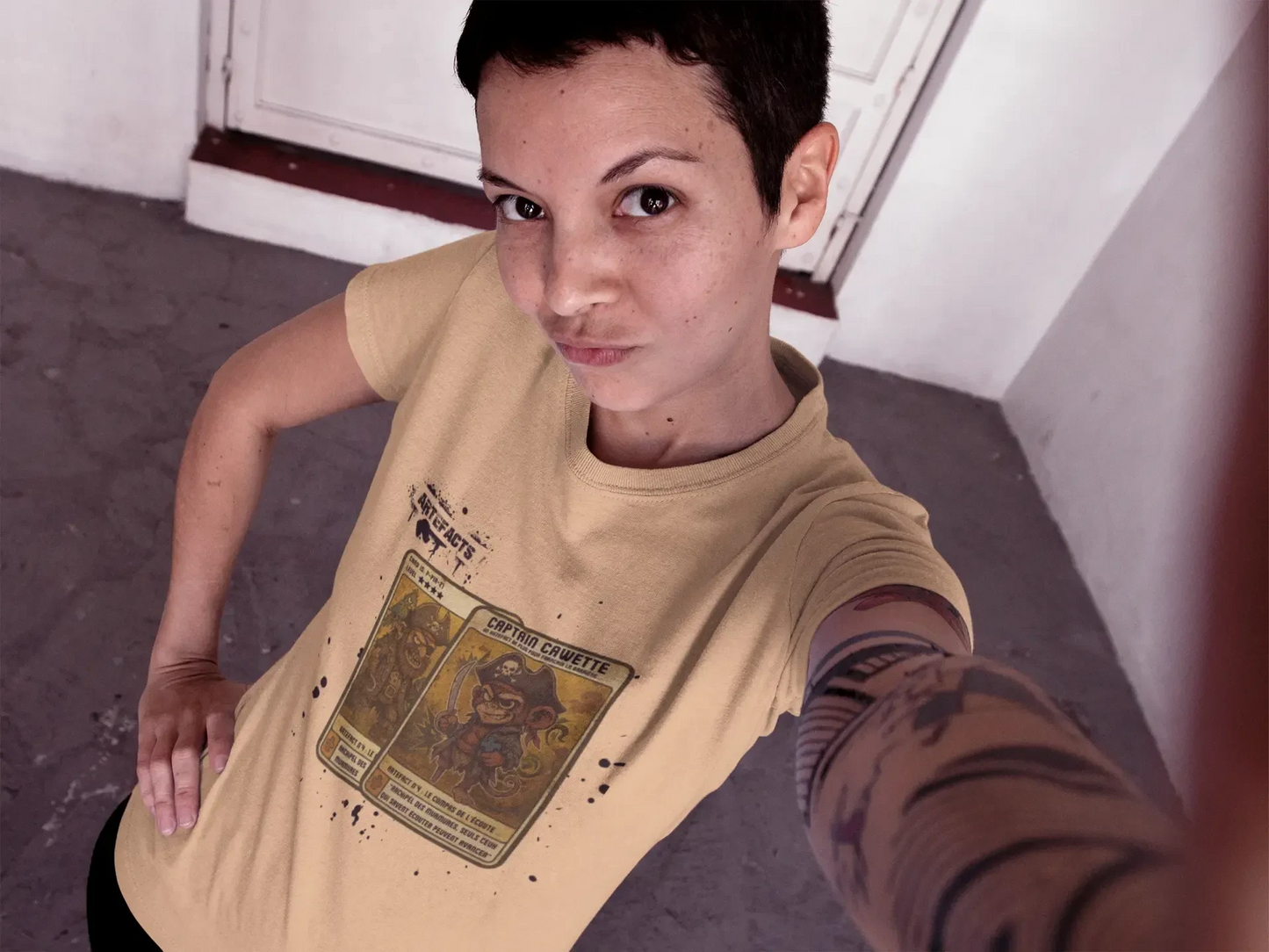 T-shirt Captain Cawette – Le Compas de l'Ecoute (édition pirates) T-Shirt Printify